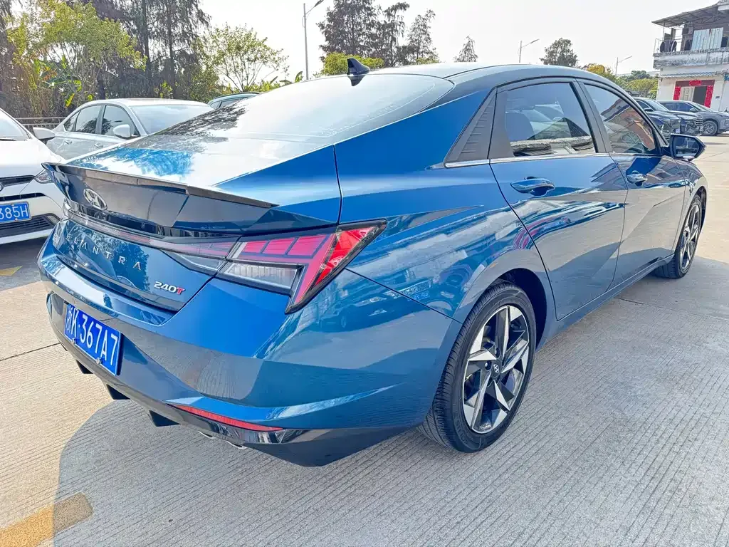 Hyundai Elantra — фото 7