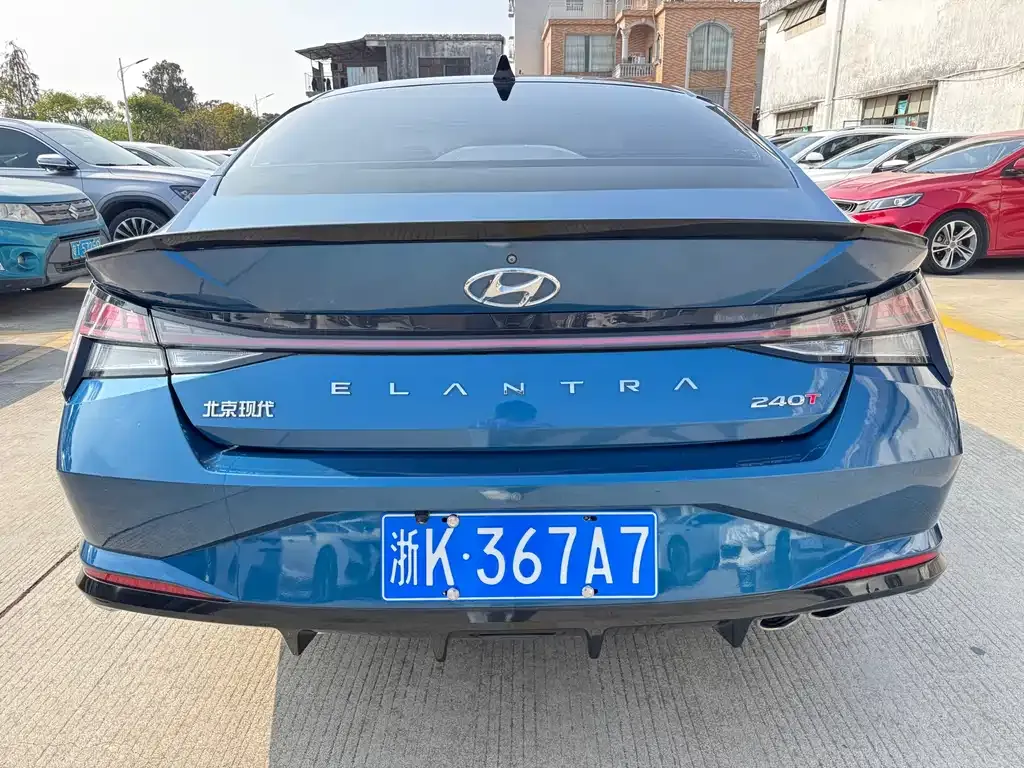 Hyundai Elantra — фото 2