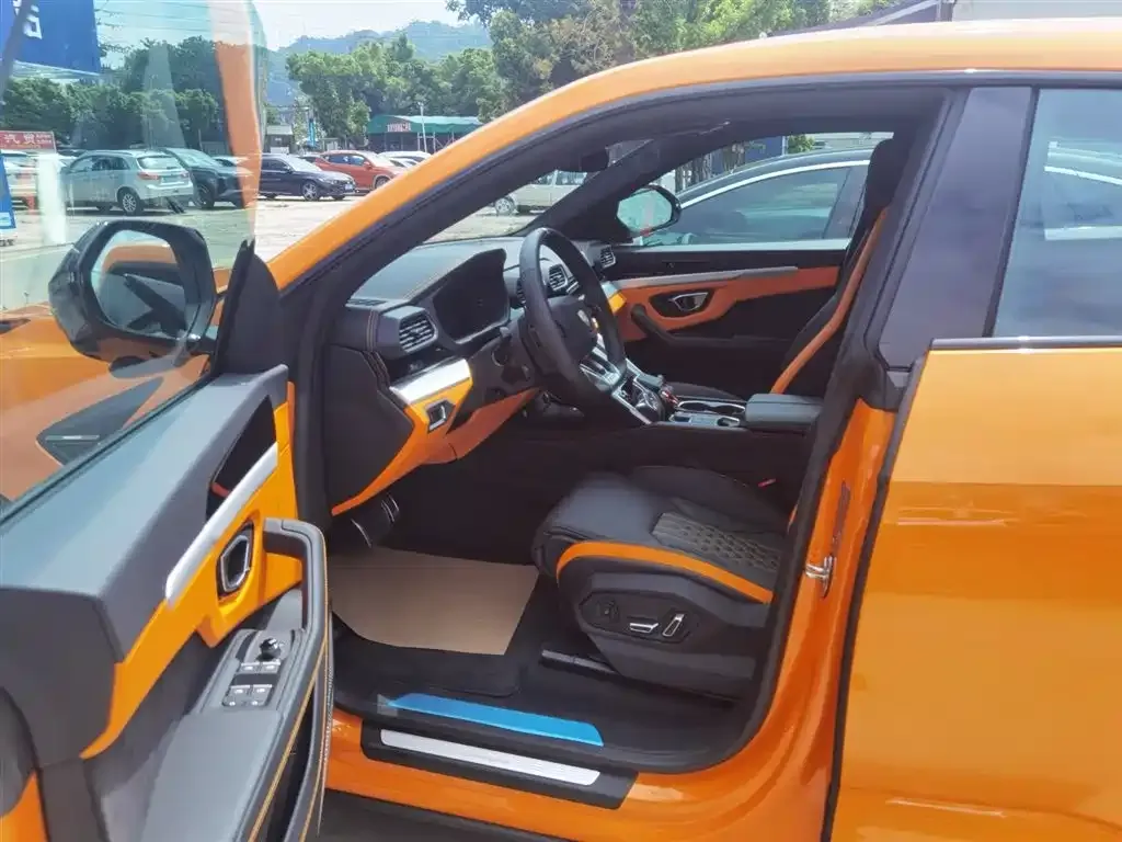 Lamborghini Urus — фото 10