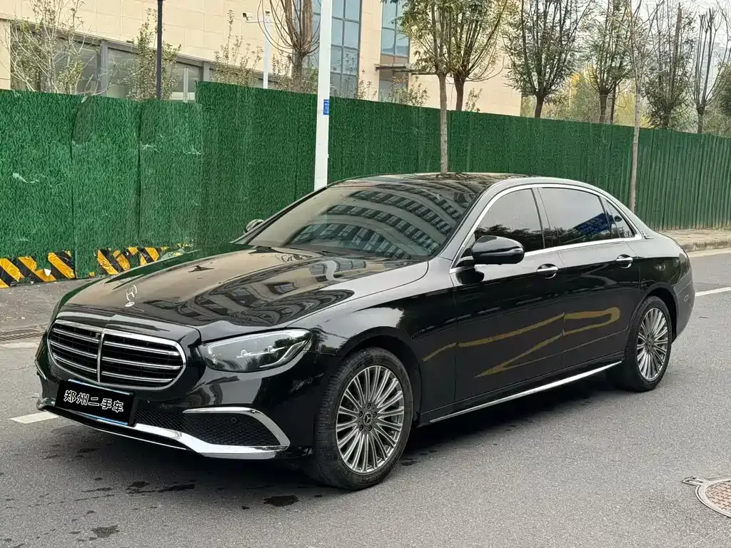 Mercedes-Benz E-Class — фото 1