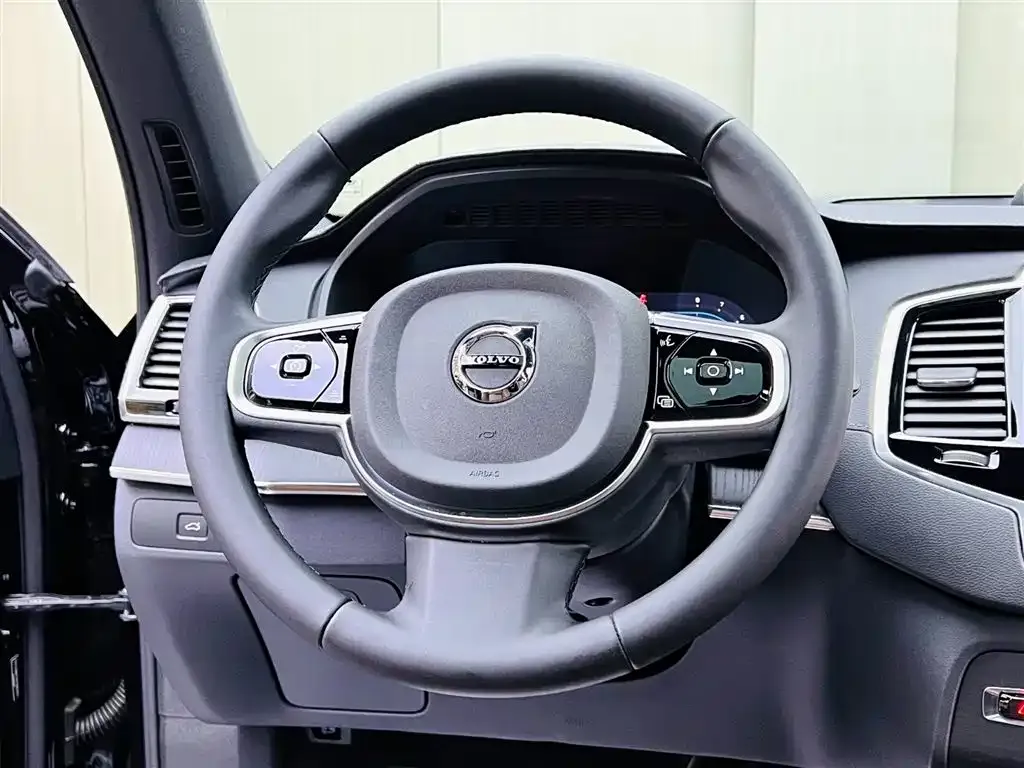 Volvo XC90 — фото 2