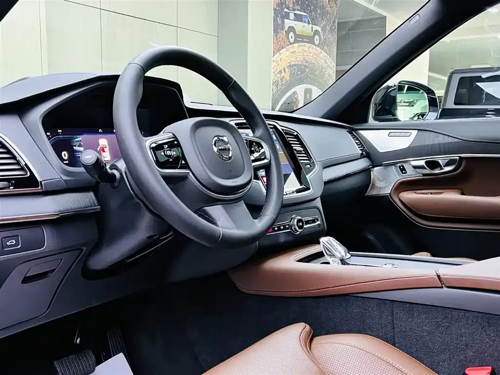Volvo XC90 — фото 10