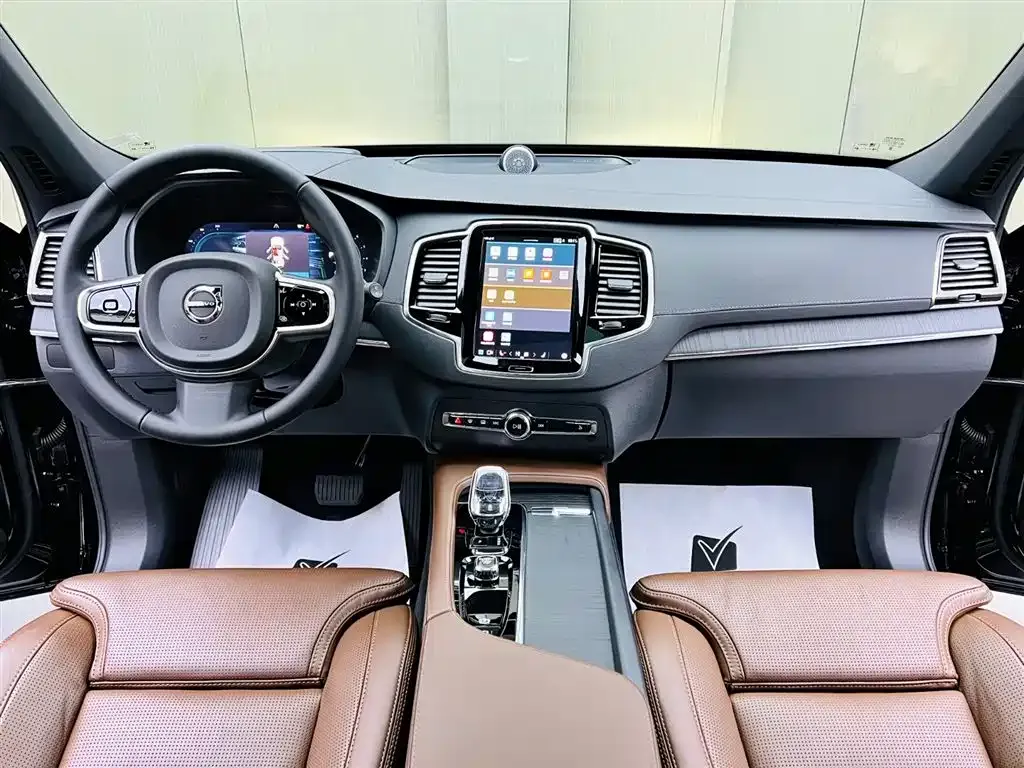 Volvo XC90 — фото 9