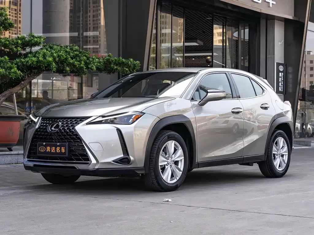 Lexus UX — фото 1