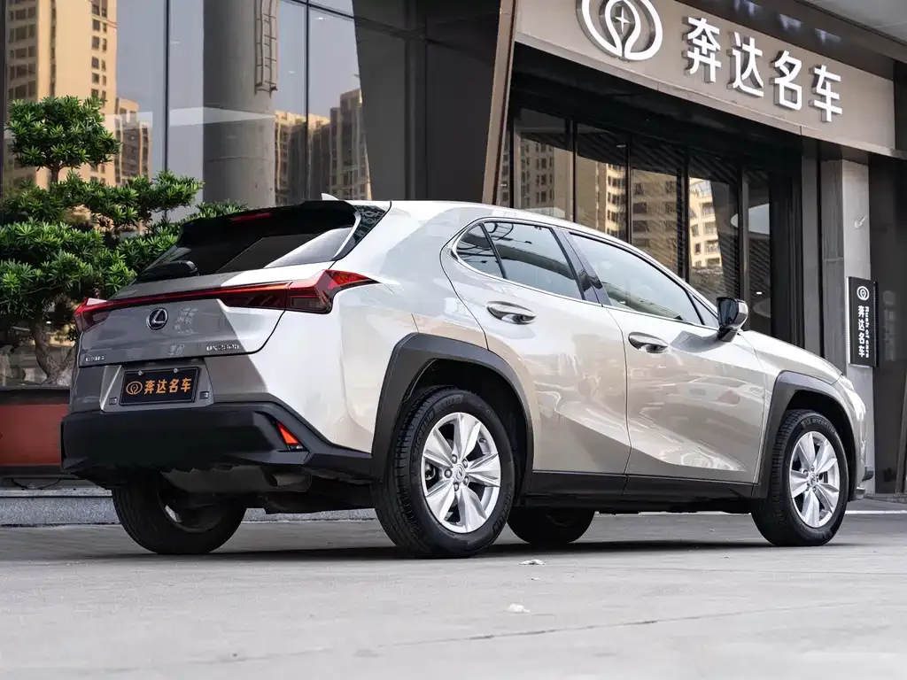 Lexus UX — фото 4