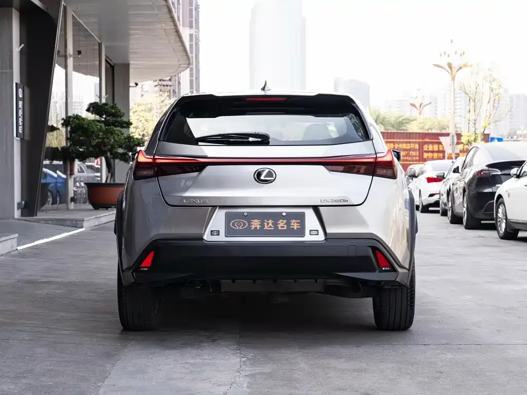 Lexus UX — фото 2