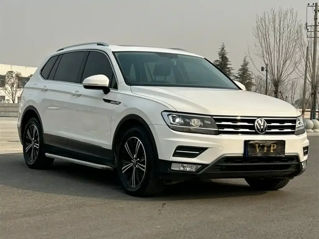 Volkswagen Tiguan L — фото 1