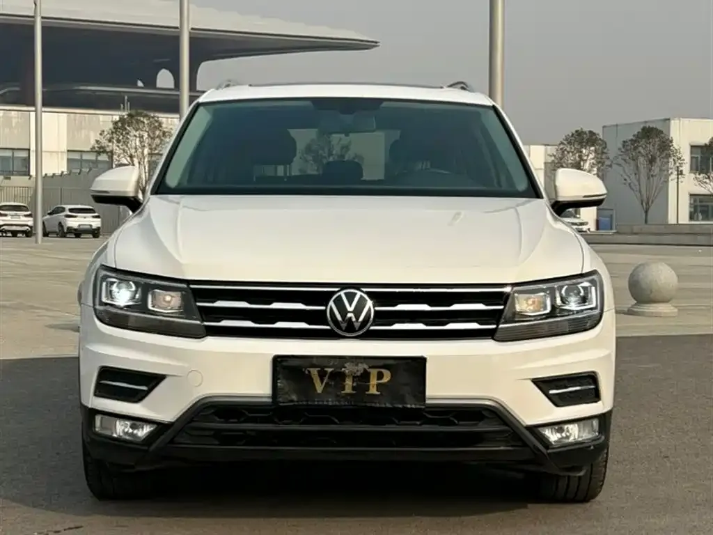 Volkswagen Tiguan L — фото 9