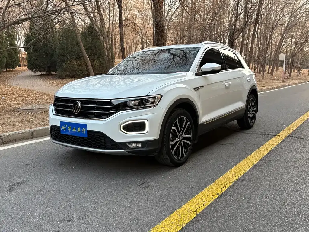 Volkswagen T-Roc — фото 1