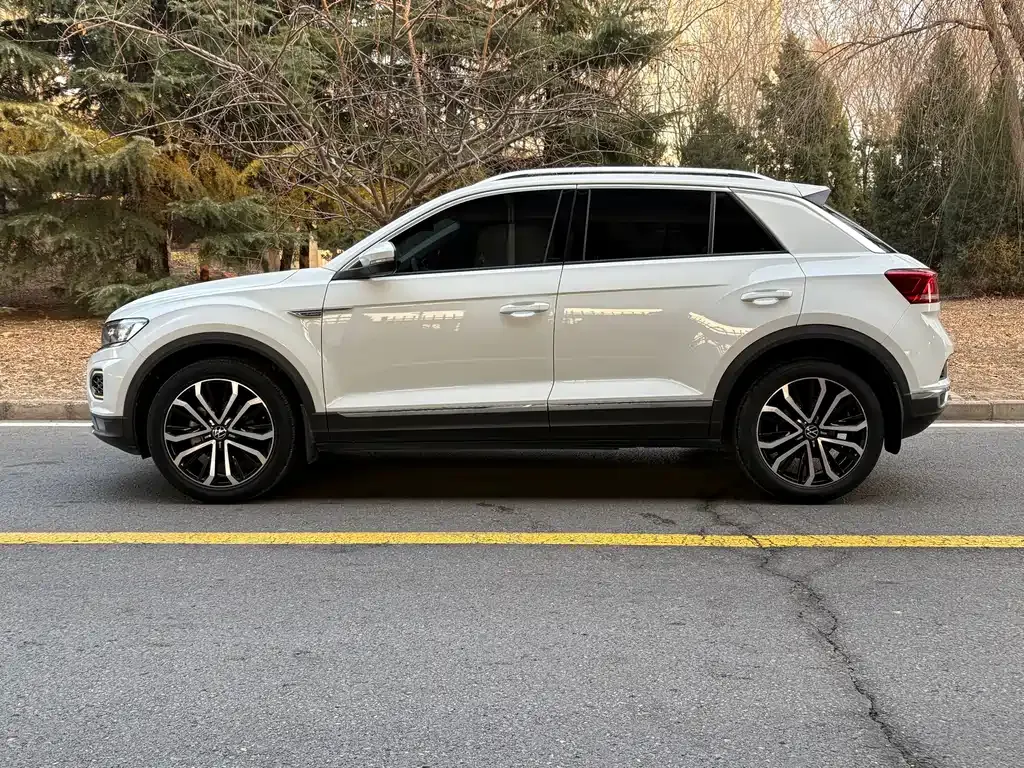 Volkswagen T-Roc — фото 10
