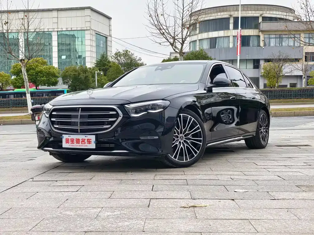 Mercedes-Benz E-Class — фото 1