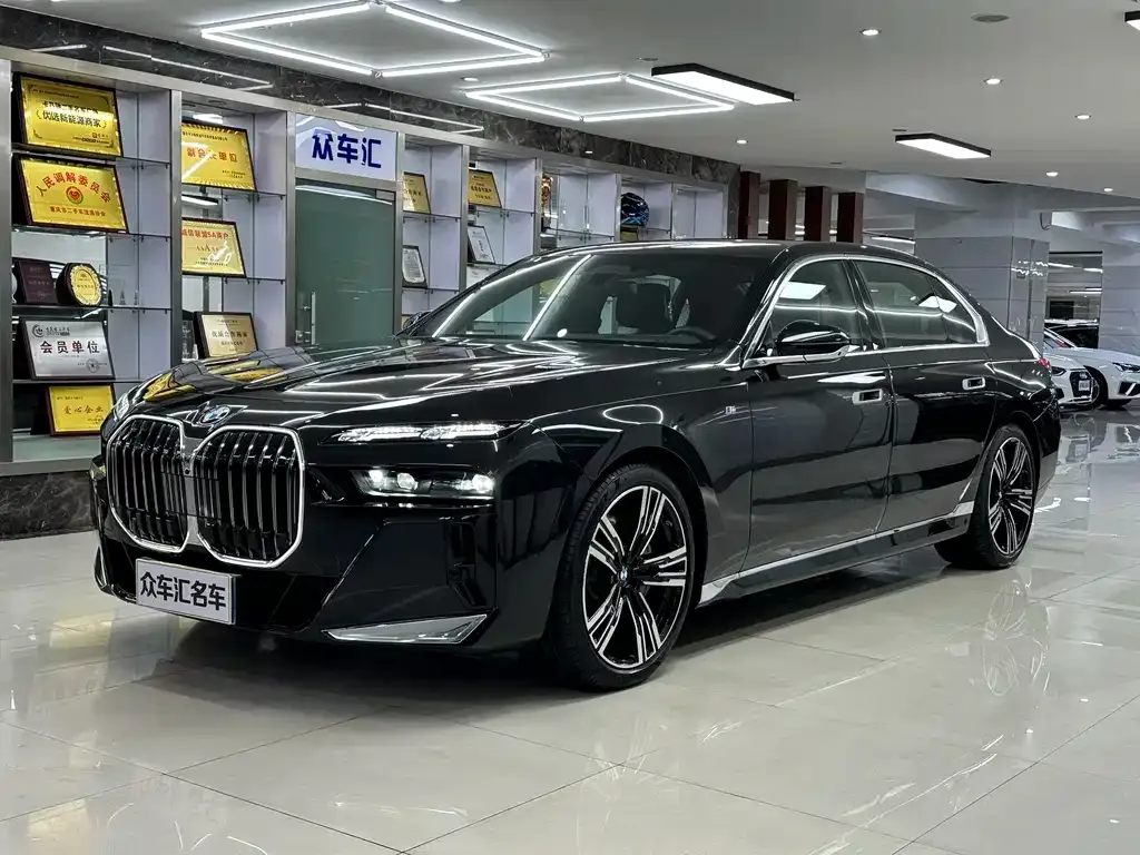 BMW 7 Series — фото 1