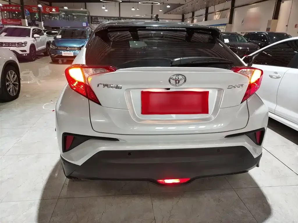 Toyota C-HR — фото 2
