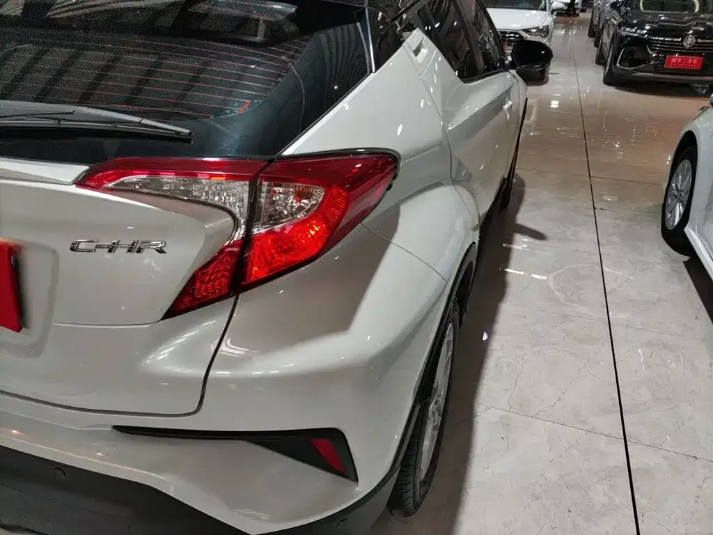 Toyota C-HR — фото 10