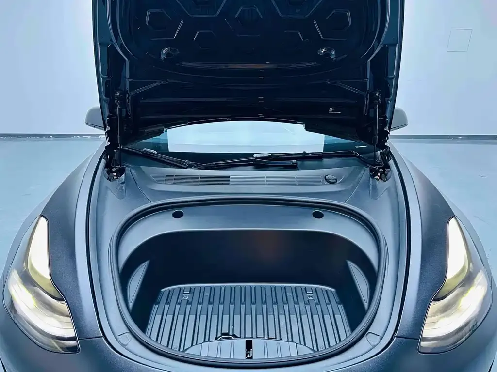 Tesla Model 3 — фото 4