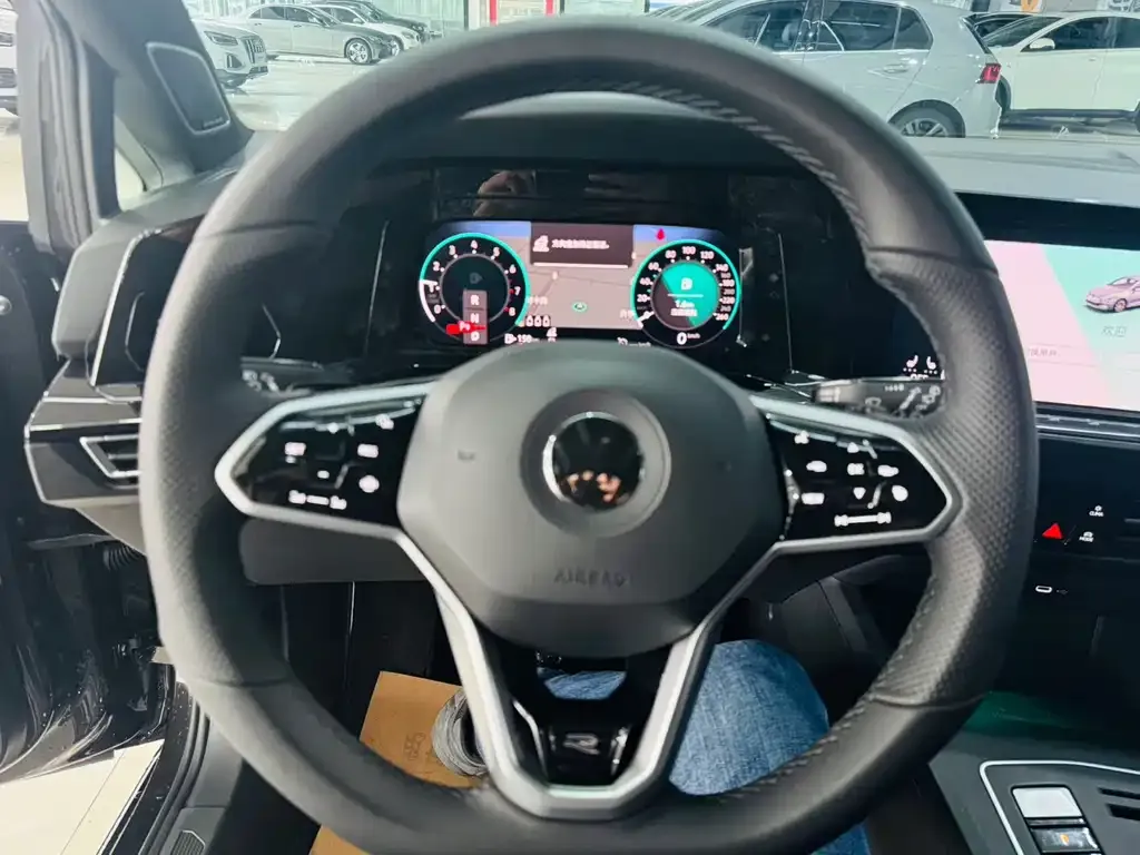 Volkswagen Golf — фото 9