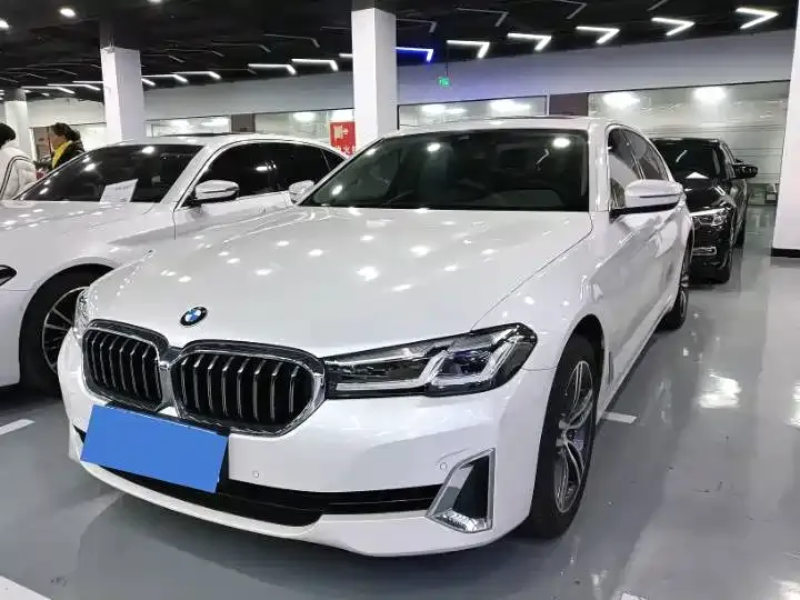 BMW 5 Series — фото 1