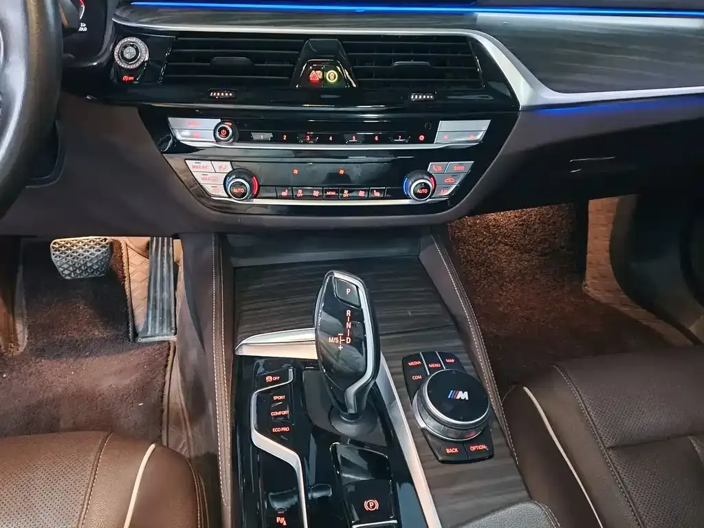 BMW 5 Series — фото 10