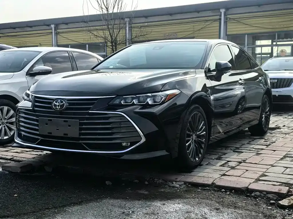 Toyota Avalon — фото 1