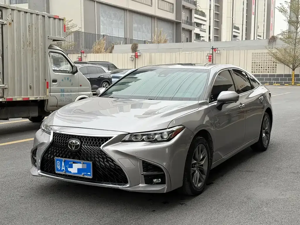 Toyota Avalon — фото 1