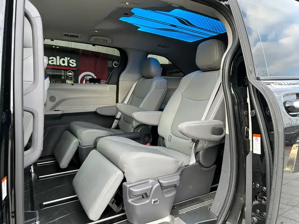 Toyota Granvia — фото 6