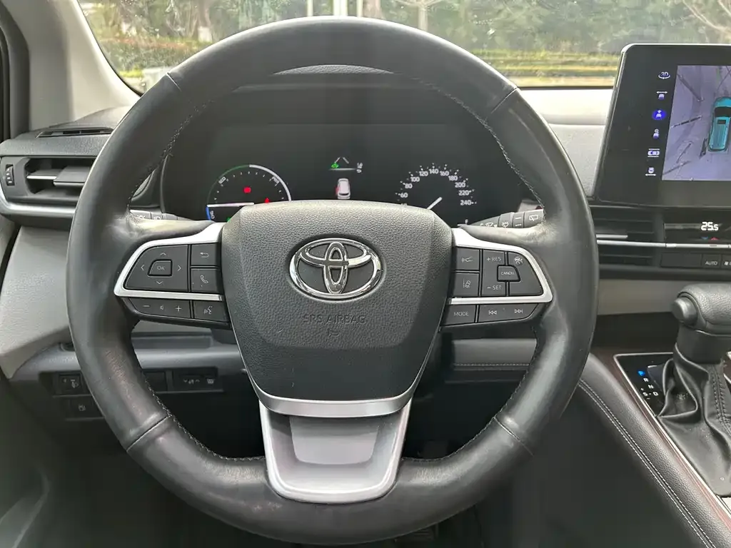 Toyota Granvia — фото 3