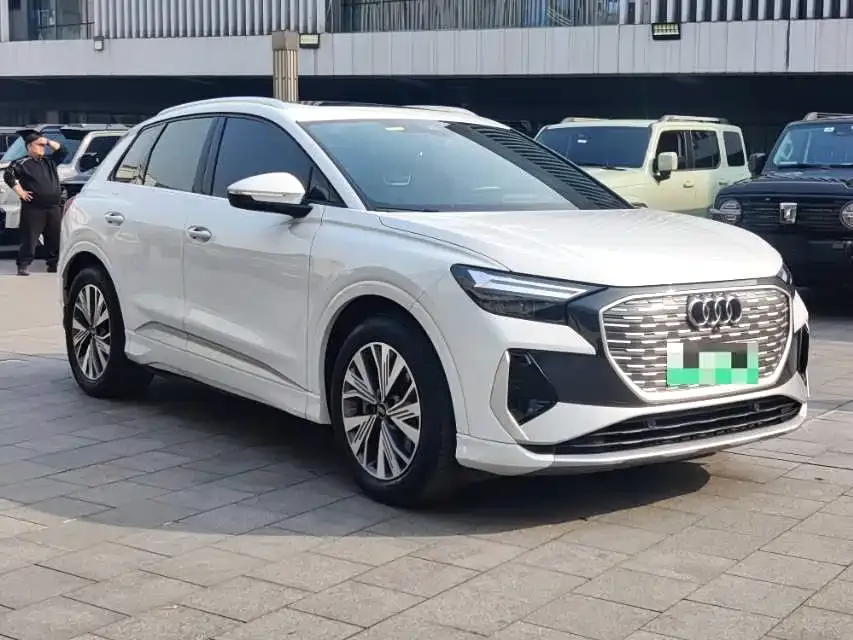 Audi Q4 e-tron — фото 2