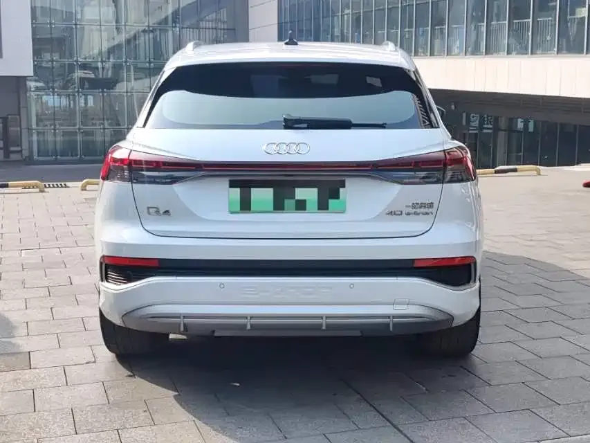 Audi Q4 e-tron — фото 8