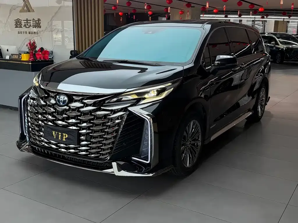 Toyota Granvia — фото 1