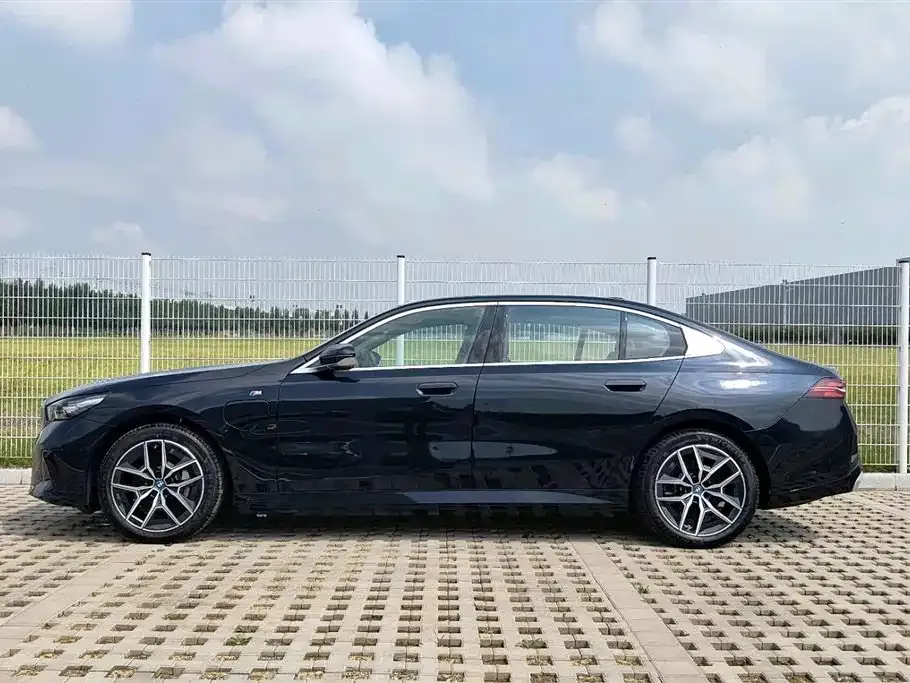 BMW i5 — фото 10
