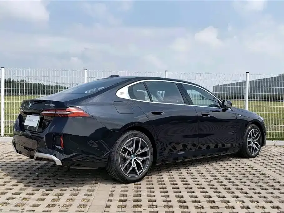 BMW i5 — фото 9