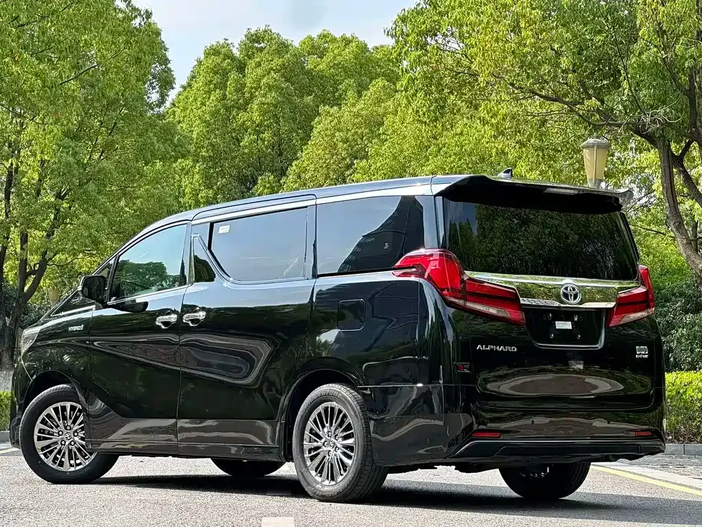 Toyota Alphard — фото 7