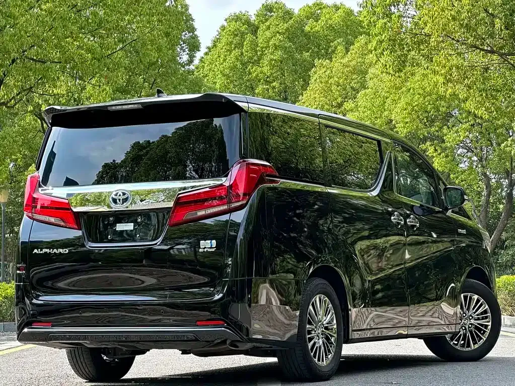 Toyota Alphard — фото 8