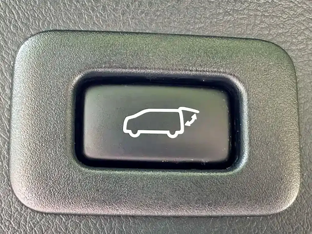 Toyota Alphard — фото 3
