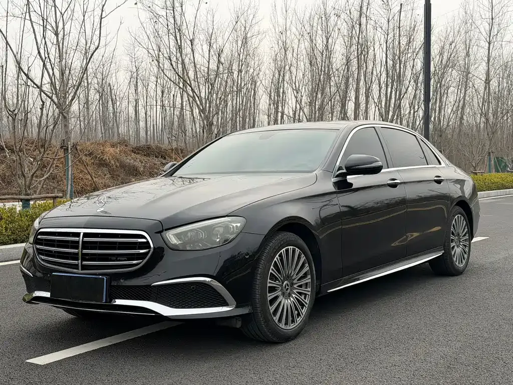 Mercedes-Benz E-Class — фото 1