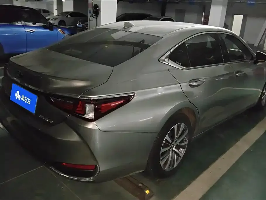 Lexus ES — фото 10