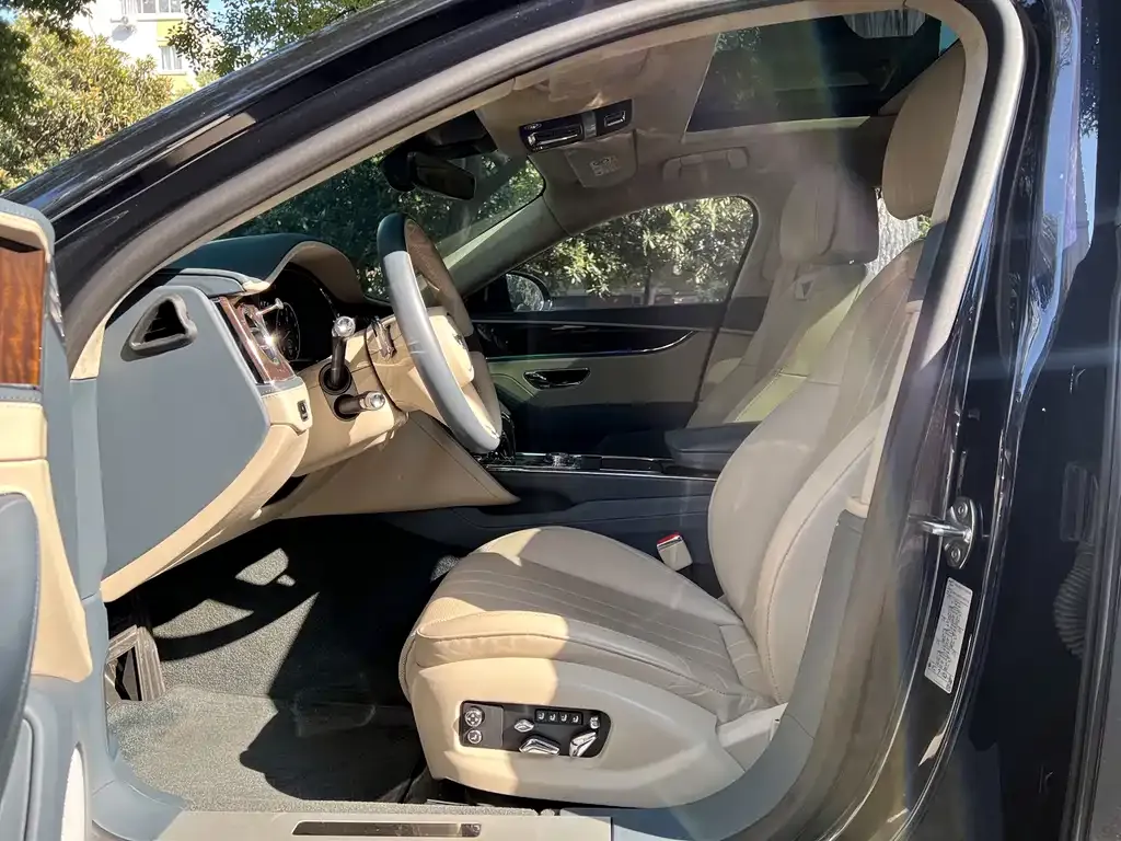 Bentley Flying Spur — фото 2