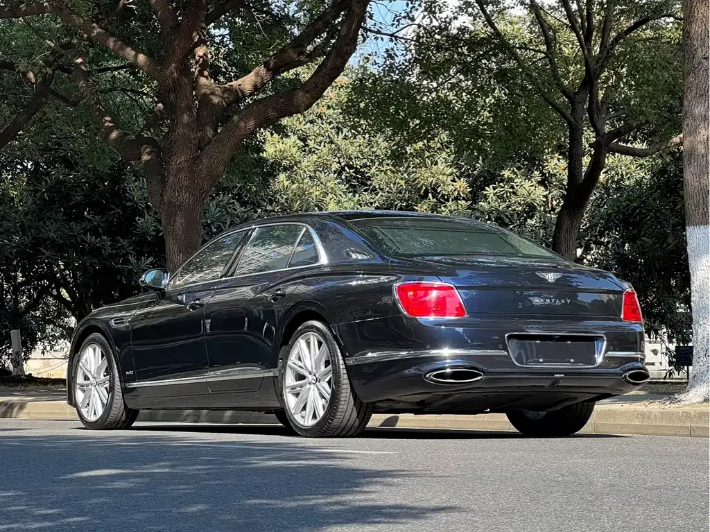 Bentley Flying Spur — фото 7