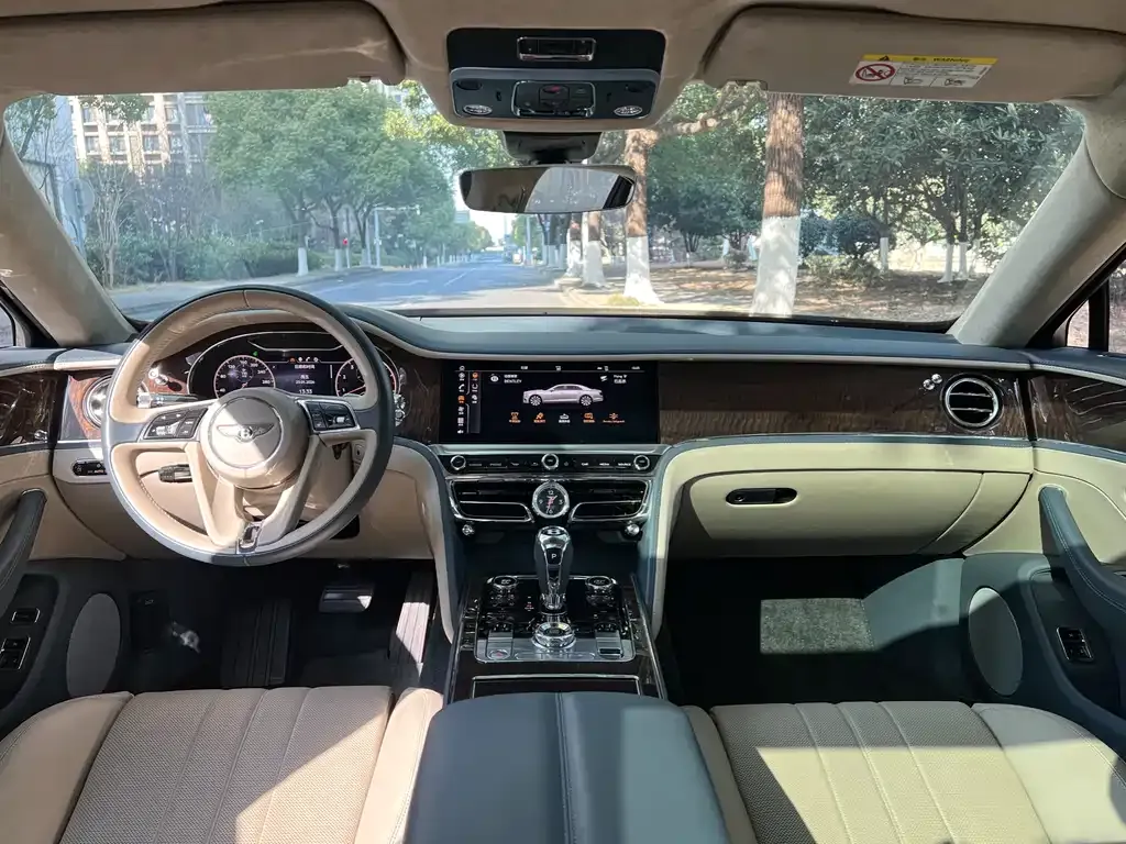 Bentley Flying Spur — фото 4