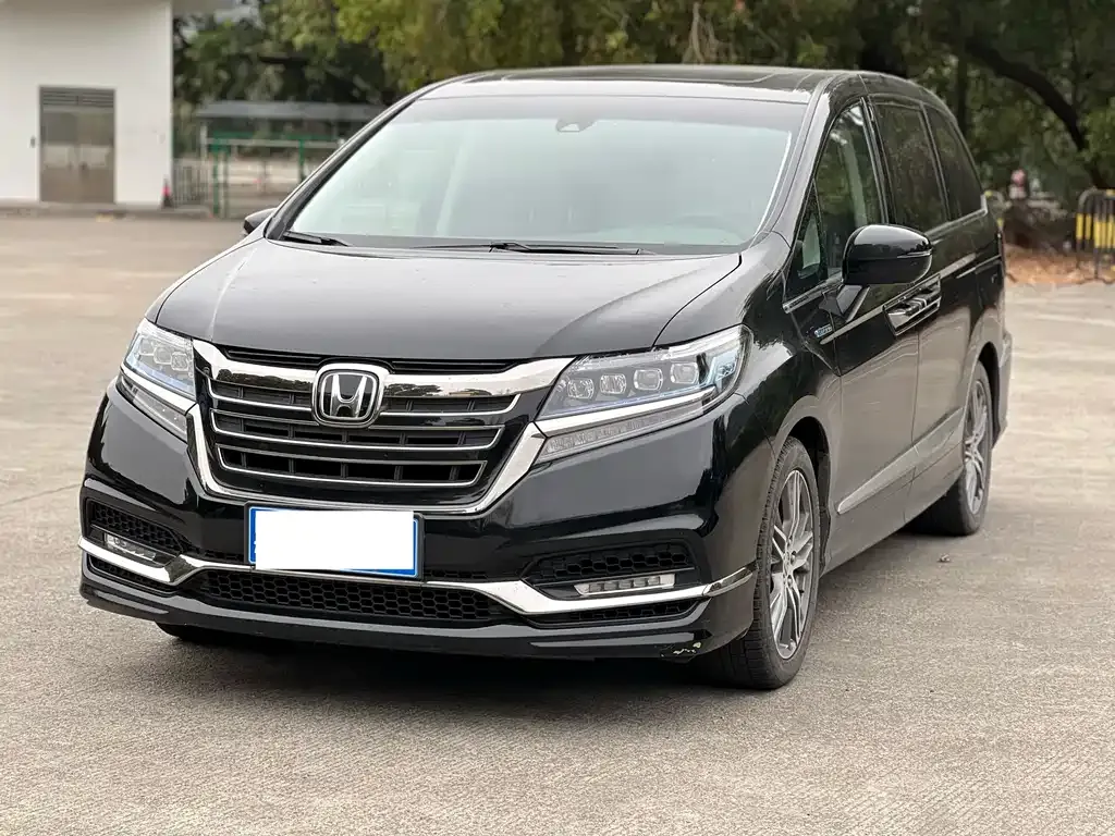 Honda Elysion — фото 1