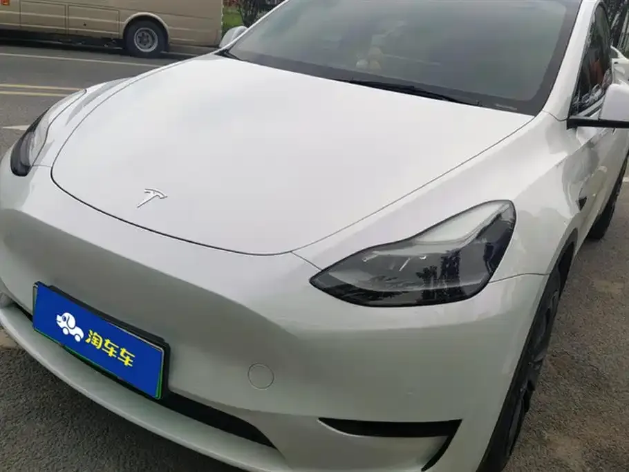 Tesla Model Y — фото 1