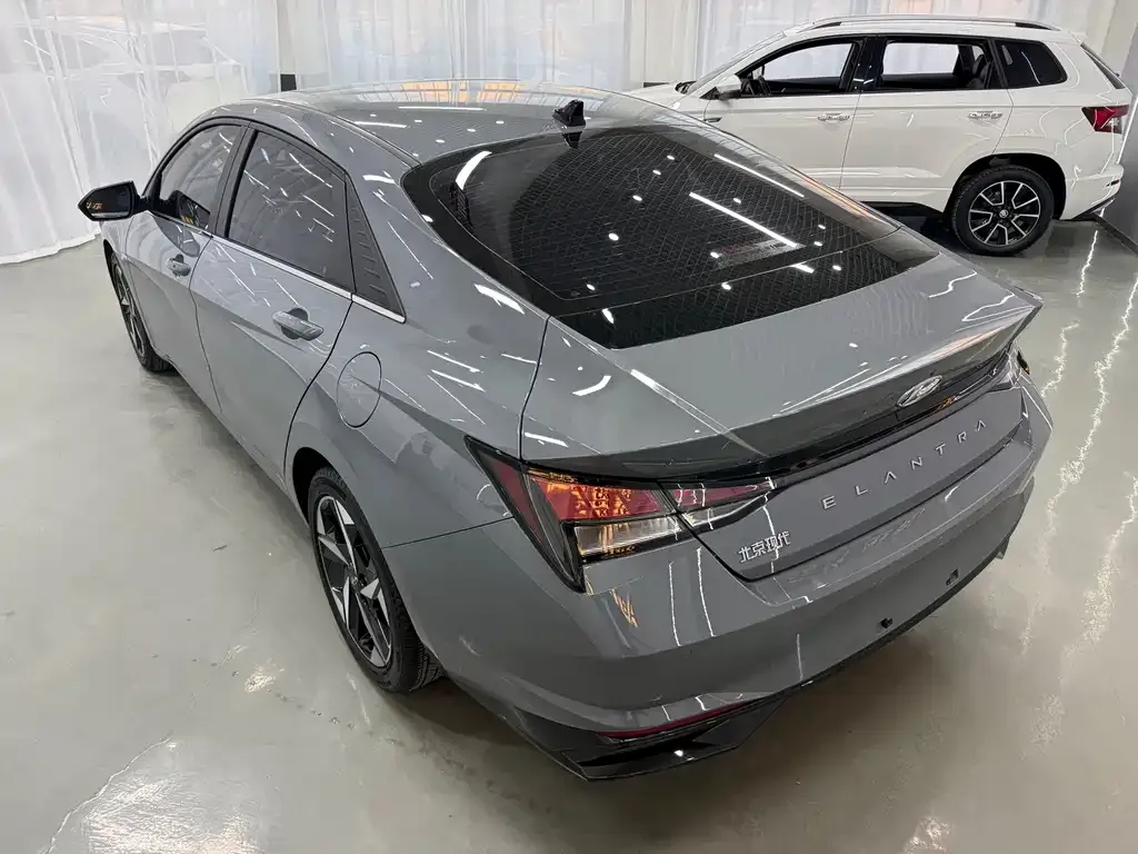 Hyundai Elantra — фото 10
