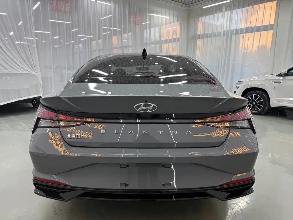 Hyundai Elantra — фото 7