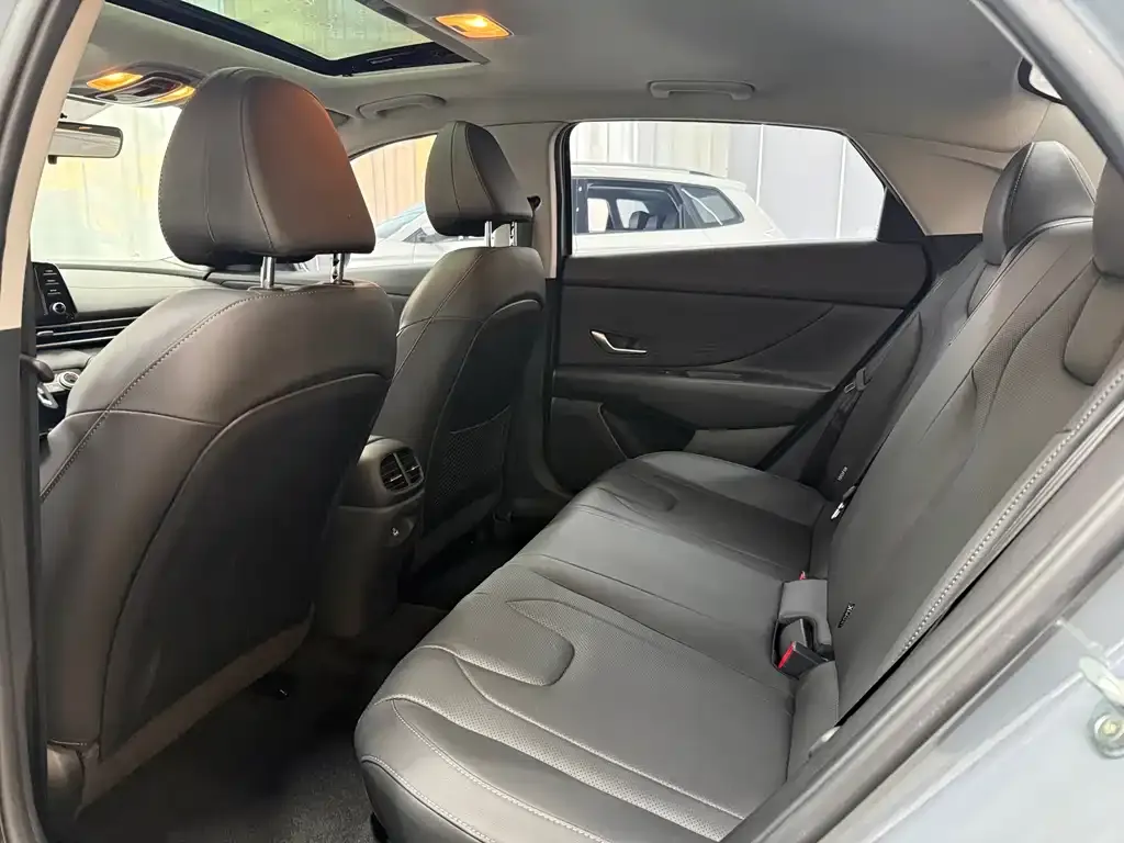 Hyundai Elantra — фото 4