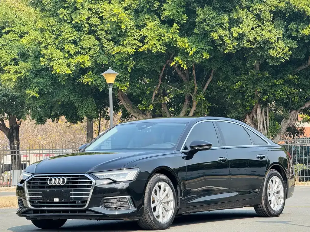 Audi A6L — фото 1