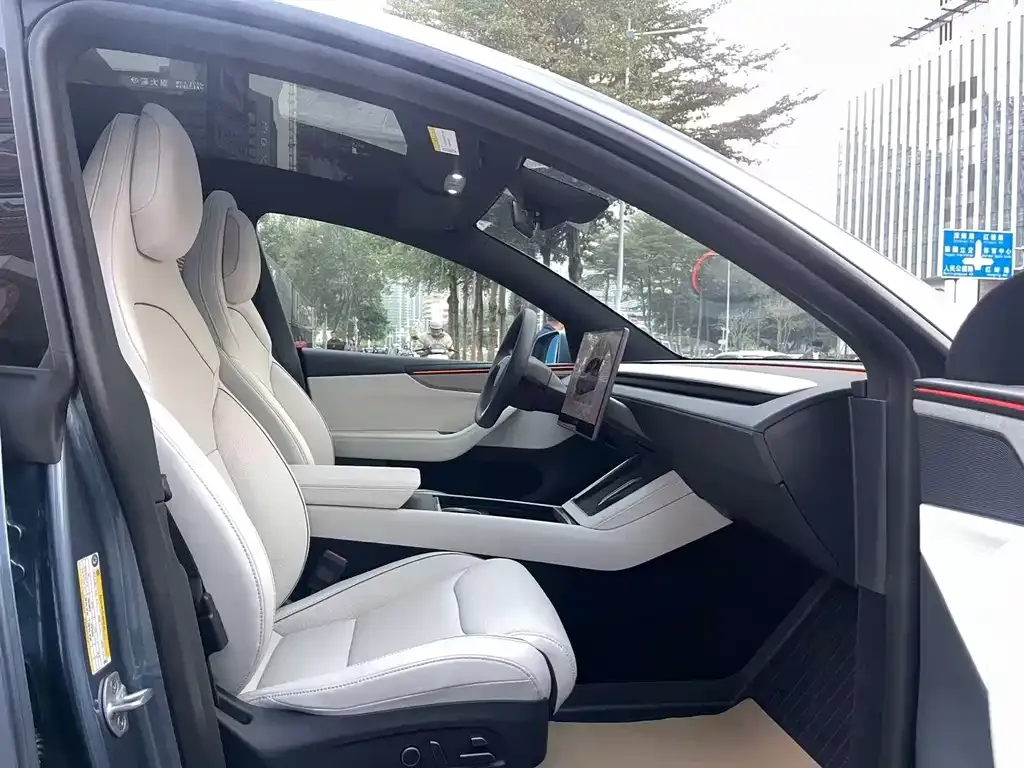 Tesla Model Y L — фото 3
