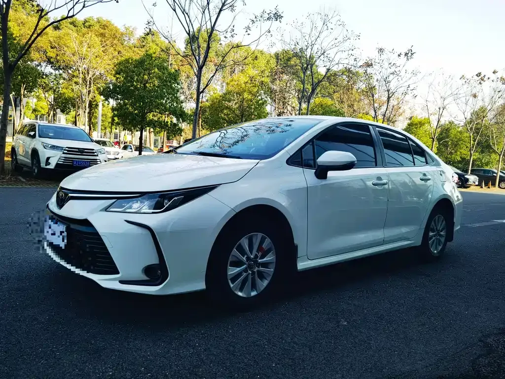 Toyota Corolla — фото 1