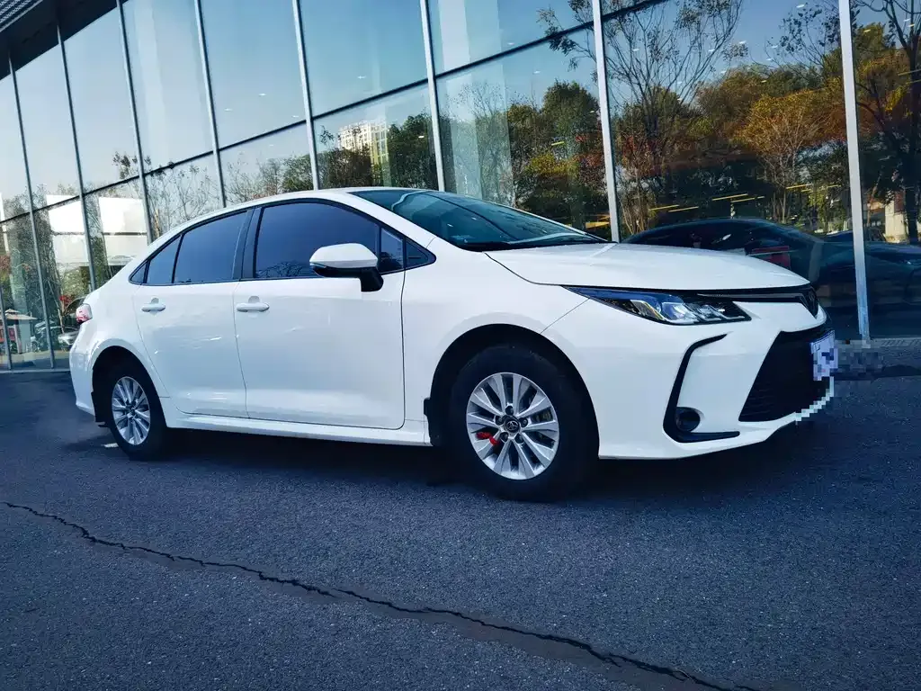 Toyota Corolla — фото 5