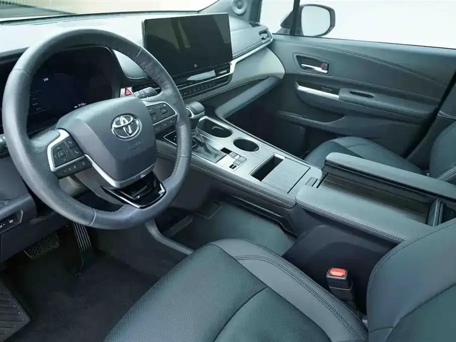 Toyota Granvia — фото 10