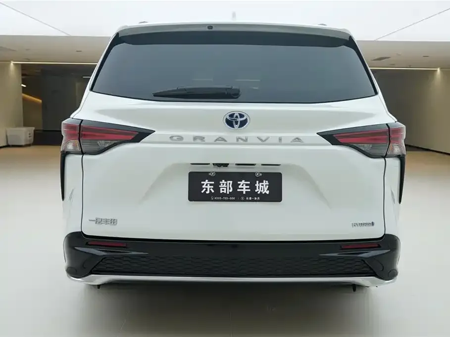 Toyota Granvia — фото 2